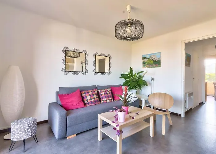 Superb 1 Bed 5 Min Walk To The Beach Pointe Rouge
